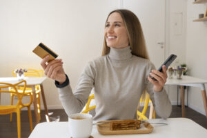 Navigating Rewards Credit Cards: Making the Right Choice Between Cashback and Travel Miles
